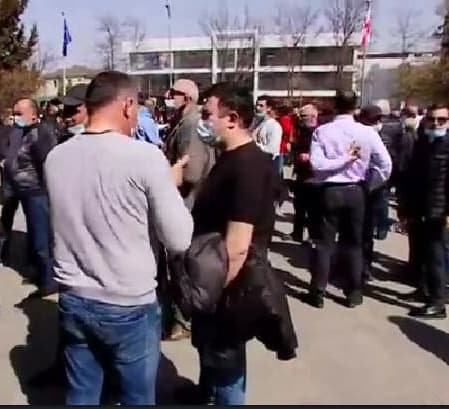 საქალაქო სასამართლოსთან ნიკა მელიას მხარდამჭერი აქცია იმართება