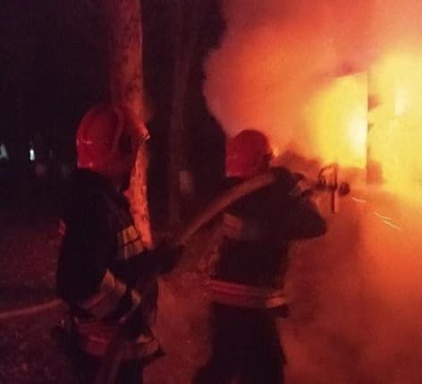 არსებული ინფორმაციით, წყალტუბოში დაუდგენელმა პირებმა ძმების მკვლელობის გამო დაკავებულის სახლის გადაწვა სცადეს