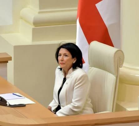 “მიმაჩნია, რომ დღეს აუცილებელია, სასწრაფოდ დავაბრუნოთ ელჩი კიევში”