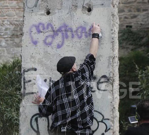 Frontnews image description