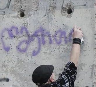 “დამაჯარიმეს ვანდალიზმისთვის, ჩემთან თანამშრომლობს „ქართული ოცნება” თუ “ნაციონალურ მოძრაობასთან?”