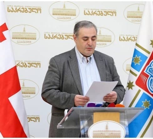 “გადავწყვიტე, საქმიანობა და ბრძოლა უპარტიო სტატუსით განვაგრძო”