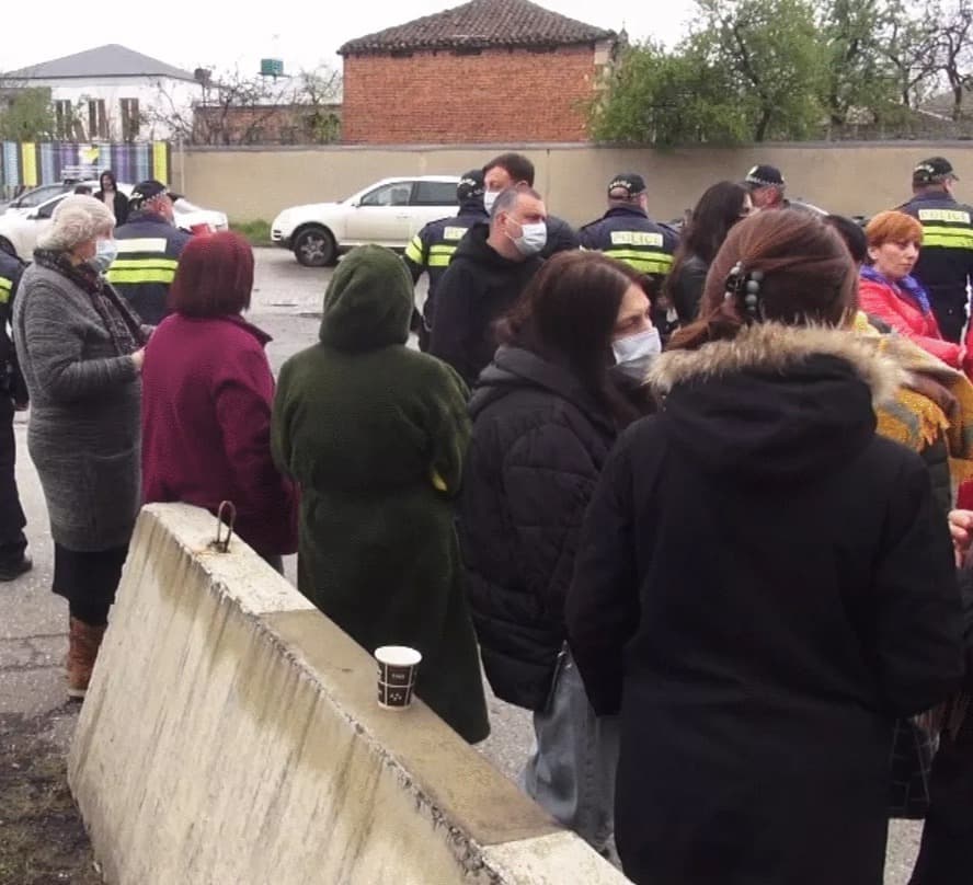 ქუთაისში, აღმაშენებლის ქუჩაზე ლიფტების დამონტაჟების მოთხოვნით აქცია გაიმართა