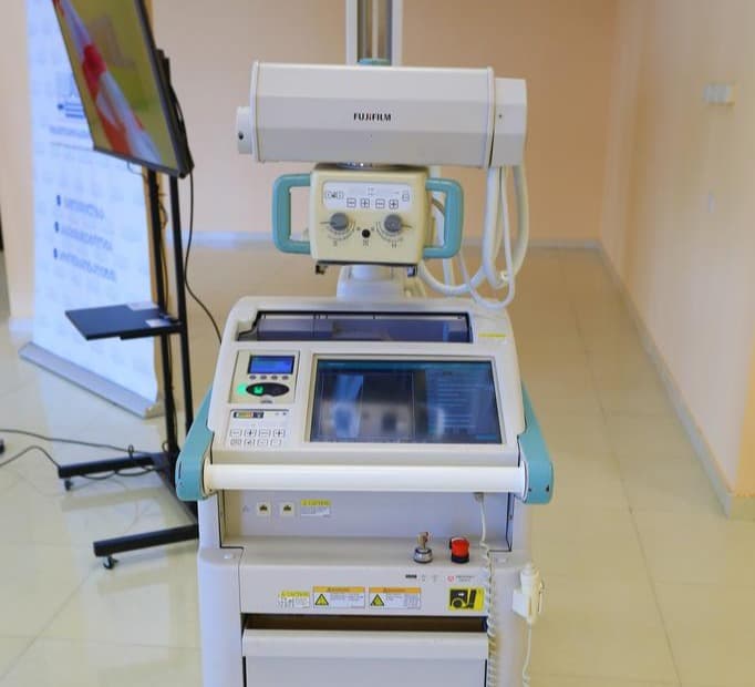 რუხის რესპუბლიკურ საავადმყოფოს “როტარი კლუბი თბილისი ამბასადორმა“  რენტგენის ციფრული პორტატული აპარატი გადასცა