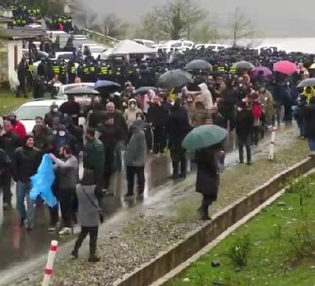 რიონის ხეობის მცველები გუმათიდან “ენკას” ოფისისკენ დაიძრნენ