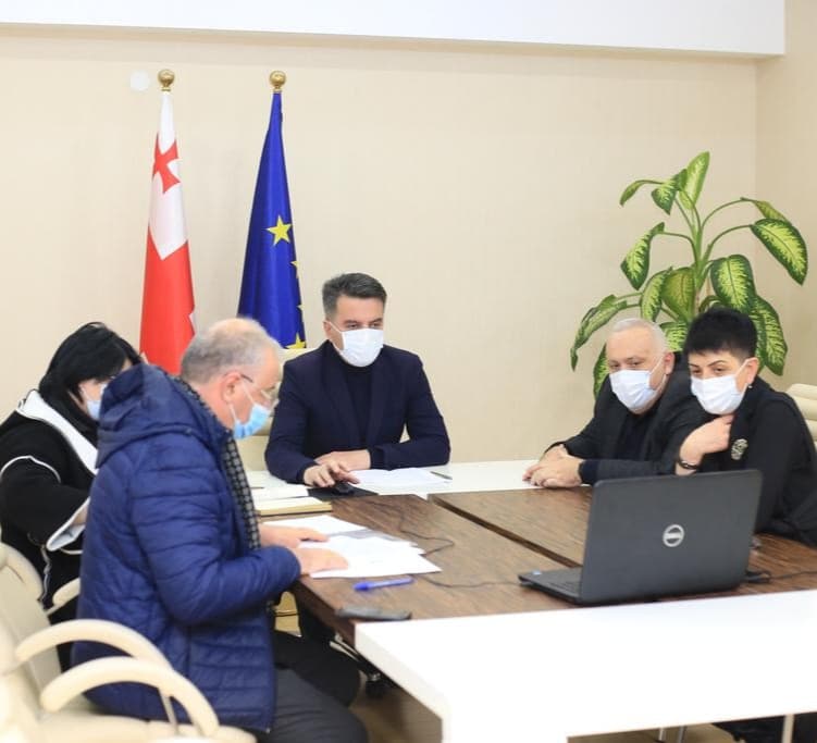 სამეგრელოში ინფიცირების გაზრდილი მაჩვენებლის შეჩერების საკითხი და გასატარებელი ღონისძიებები ოპერაციული შტაბის სხდომაზე განიხილეს