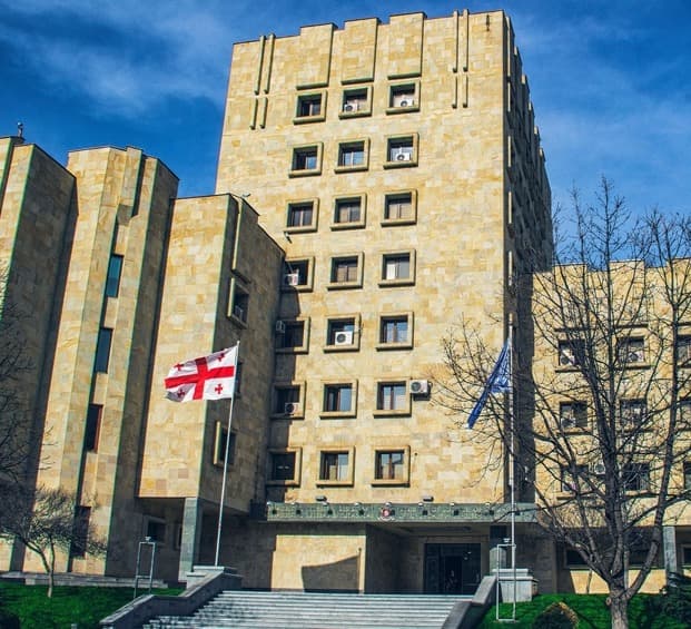 12 წლის გოგონას მიმართ სექსუალური ძალადობის ფაქტზე დანაშაულის შეუტყობინებლობისთვის დედას ბრალდება წარედგინა