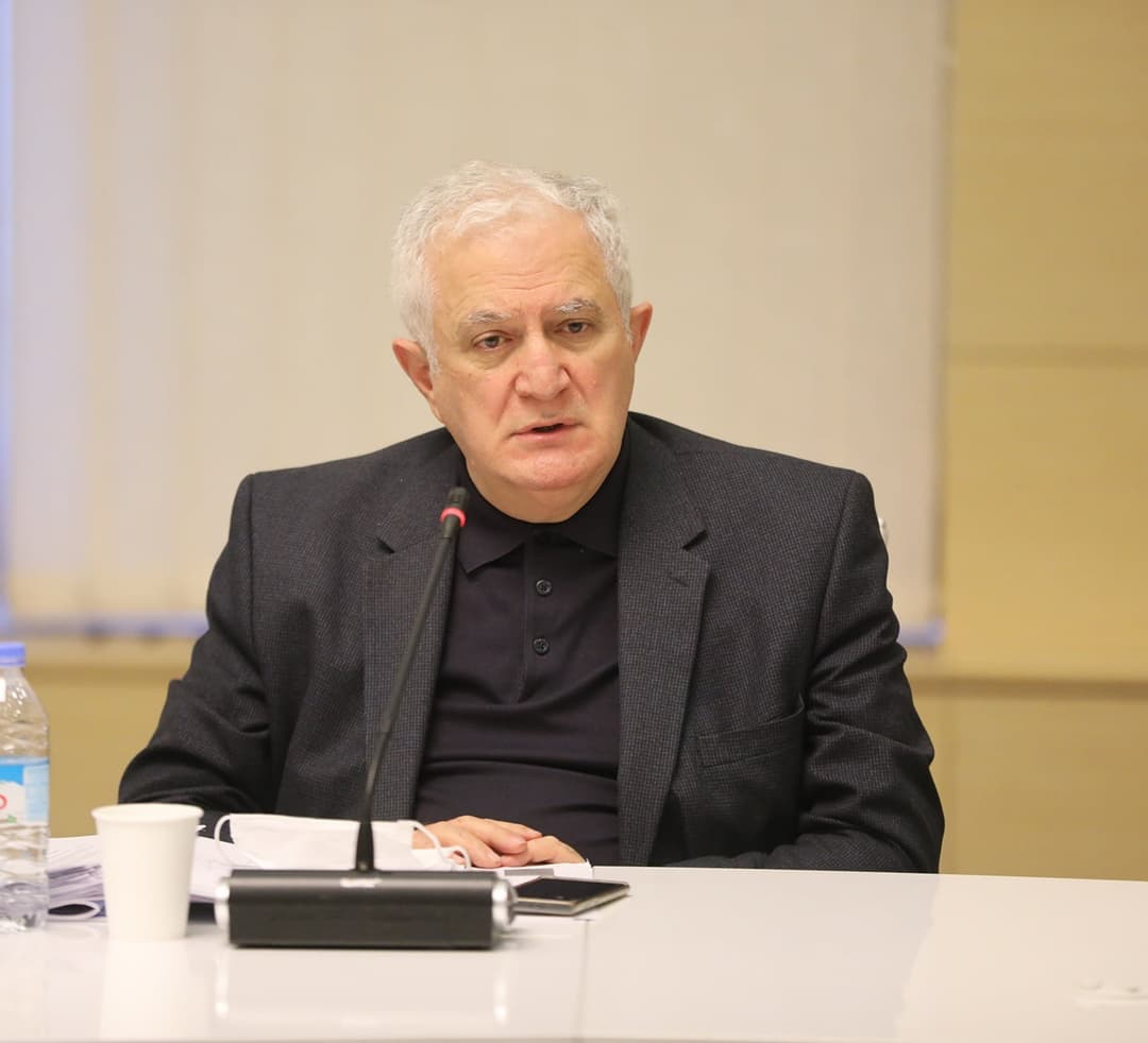 “საფლავზე მხოლოდ სანთელი ავანთოთ და წითელი კვერცხი გავაგოროთ, ნუ გავმართავთ სუფრებს, ქეიფებს”