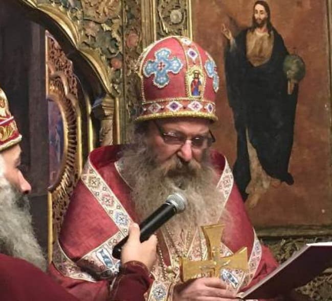 “ზოგი იძახის შევალ, ზოგი იძახის არ შევალ პარლამენტში, ვინ ხარ? რას გვამადლი?”