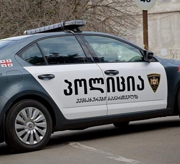 პოლიციელზე თავდასხმის ბრალდებით ერთი პირი დააკავეს