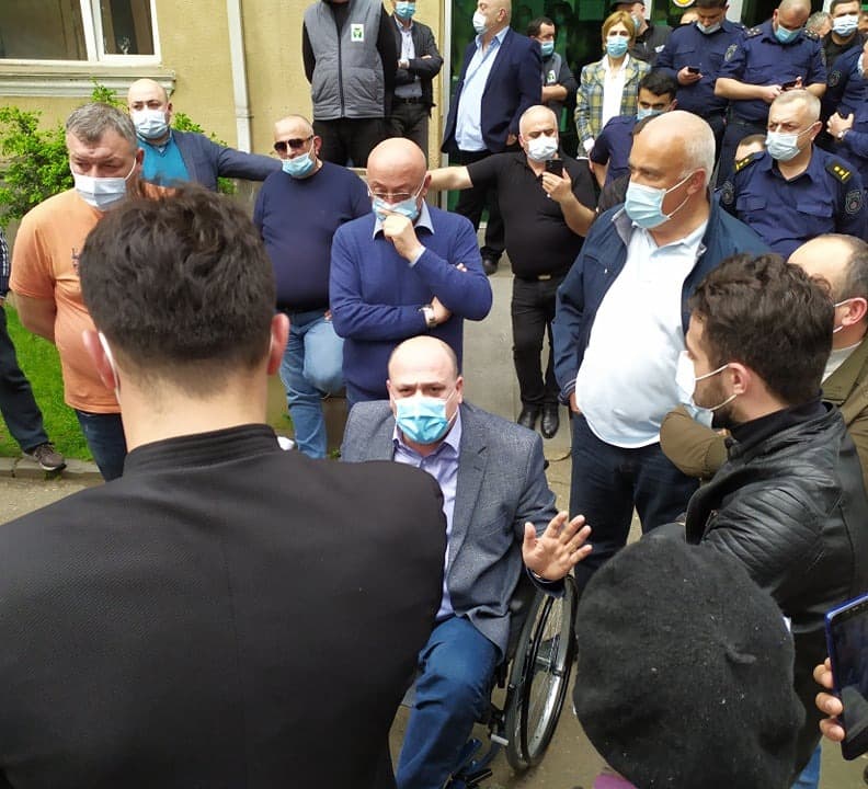 ზესტაფონის მერიაში ხმაური და დაპირისპირება იყო