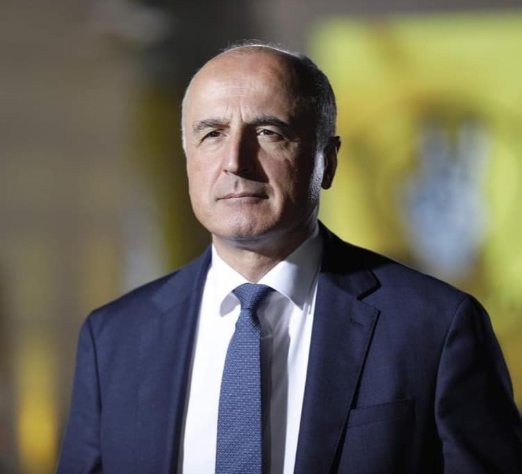 “უნდა მოიძებნოს გამოსავალი ამ ვითარებიდან, ეს ვერ მოხდება მორალური პრინციპების მსხვერპლად შეწირვის ხარჯზე”