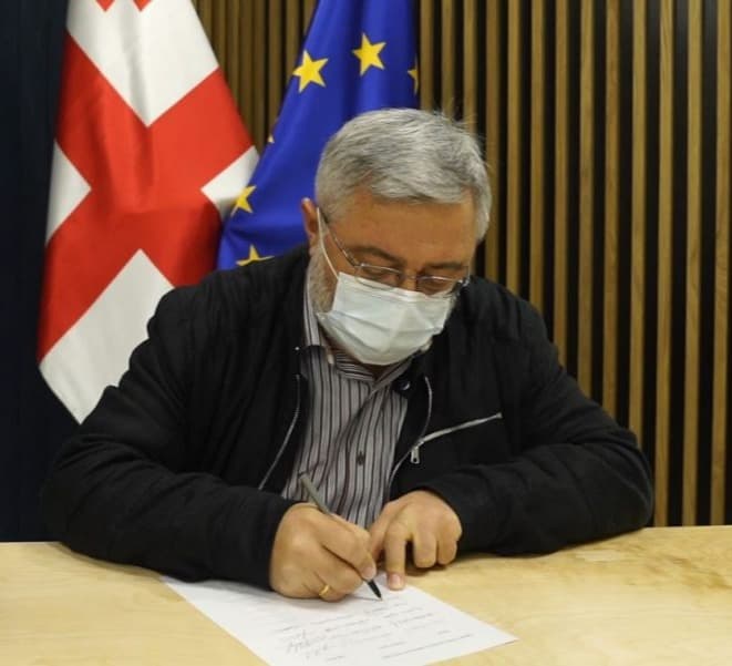 დავით უსუფაშვილმა შარლ მიშელის დოკუმენტს ხელი მოაწერა