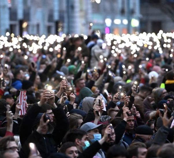 Thousands across Russia defy ban on protests