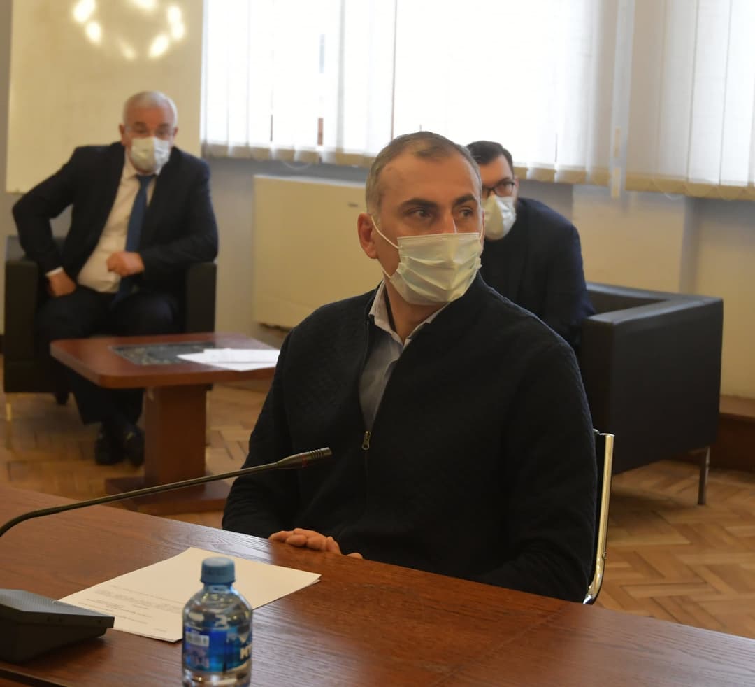 “სასაცილო მაშინ იქნება, თუკი ასე ჩააფრინდება იმ საკნის კარს და დაიწყებს ლაპარაკს, არ გამოვალო”