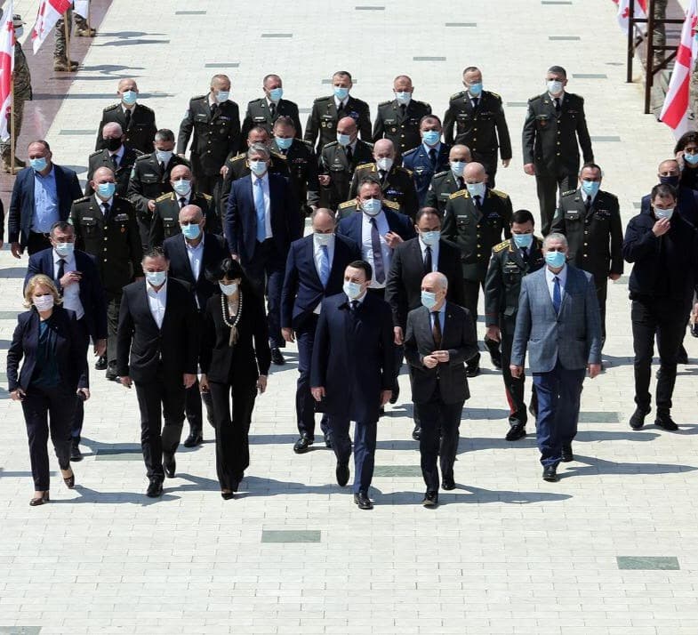 პრემიერ-მინისტრი მთავრობის წევრებთან ერთად აფხაზეთში შეიარაღებული მოქმედებების დროს დაღუპული პირების სამოქალაქო პანაშვიდზე იმყოფებოდა