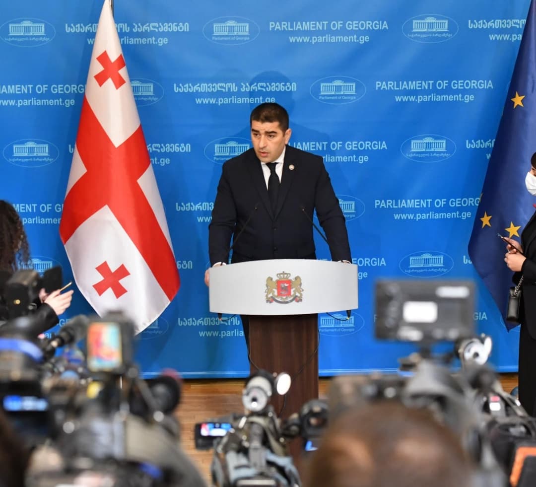 “მძიმეა იმის ნახვა, რომ ორი კვირის წინ შენს გვერდში მყოფები, წითელ ღილაკსაც არ ერიდებიან”