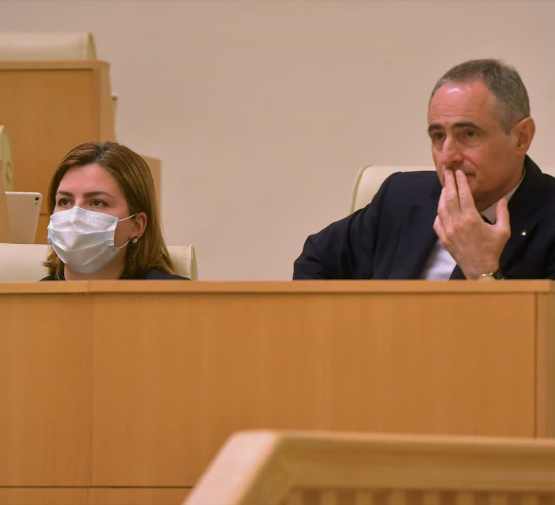 “ბოლო შემთხვევა იყოს, როდესაც ვინმე გაბედავს და დეპუტატს მითითებას მისცემს, როდის იჯდეს სხდომაზე და როდის – არა”