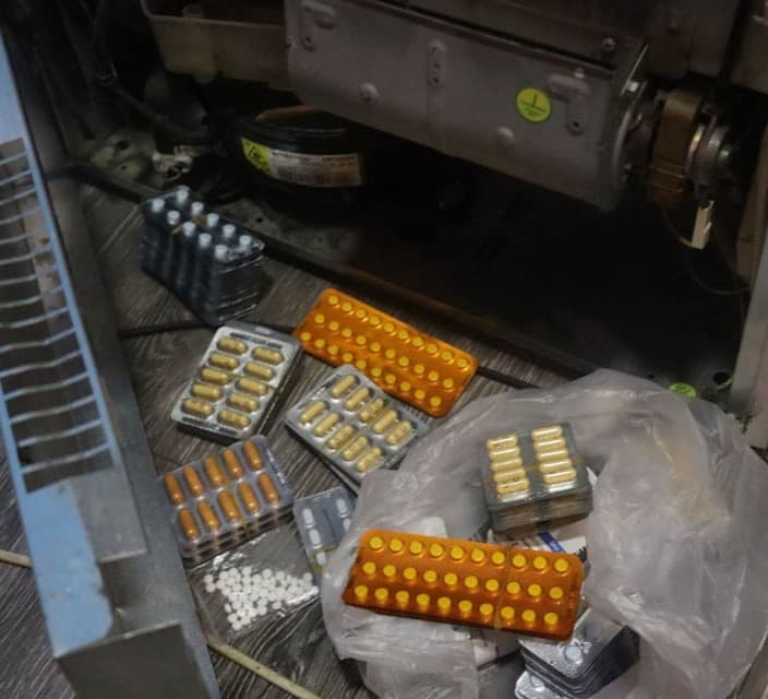 აფთიაქის ინსპექტირებისას დიდი ოდენობით გადამალული ფსიქოტროპული მედიკამენტი აღმოაჩინეს