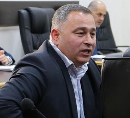 “ნაციონალური მოძრაობის” წევრი სასაფლაოზე შესვლისას დააკავეს