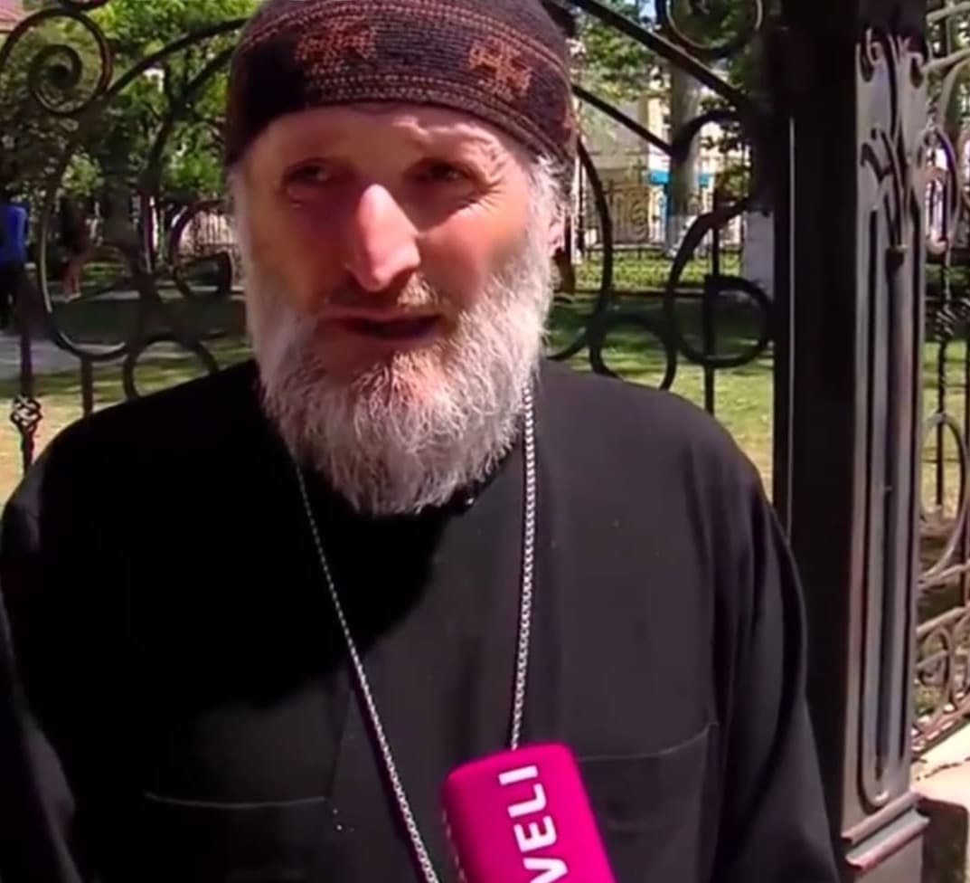 გურიაში, სასაფლაოზე მისულ სასულიერო პირებს პოლიციამ ტერიტორია დაატოვებინა