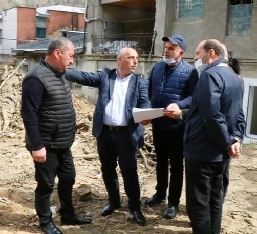 ბორჯომში, სააკაძის ქუჩაზე სკვერის მოწყობის სამუშაოები მიმდინარეობს