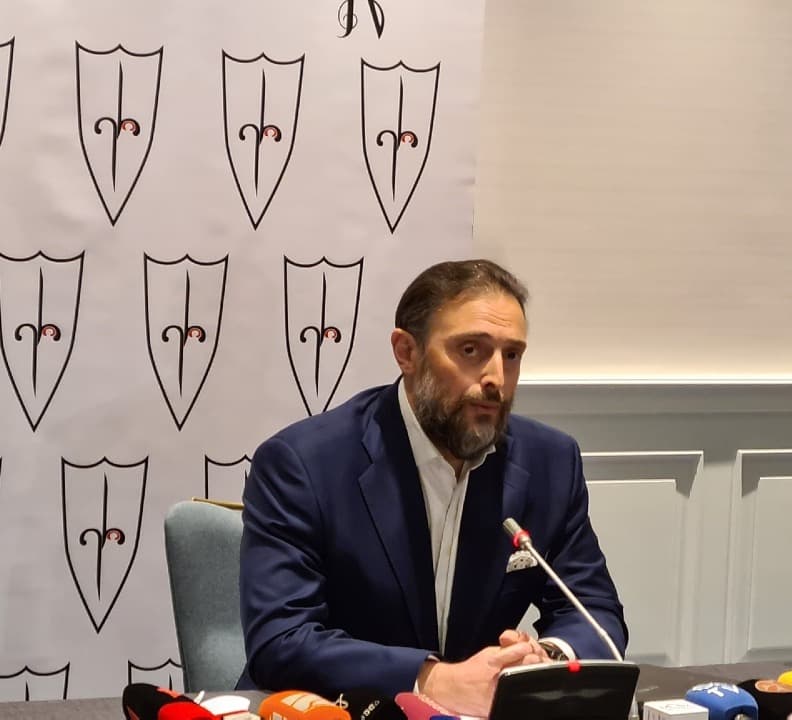 “მე მაქვს წილი რუსეთში, ზოომაღაზიების ქსელში და ამ გადაწყვეტილების შემდეგ ვაპირებ, რომ გავყიდო”