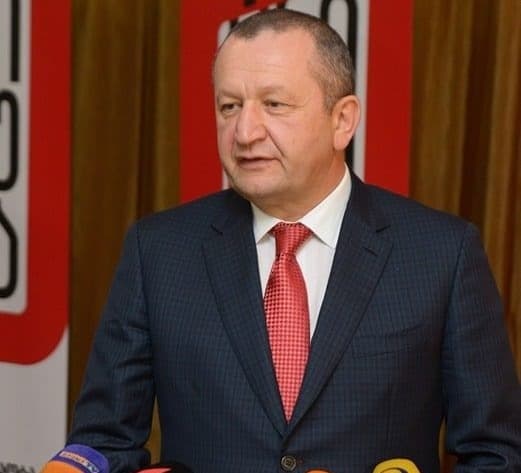 “ამათმა მგონი მართლა დაიჯერეს, თვითონ რომ დადიოდნენ მოლაპარაკებებზე, მათი დამსახურებაა ის რეალობა, რაც გვაქვს”