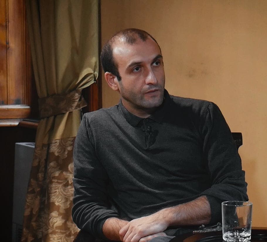 “პარლამენტში საჭიროა “ქართული ოცნების” მავნე კანონპროექტების გასაჩერებლად, ბევრი ოპოზიციონერის ყოფნა”