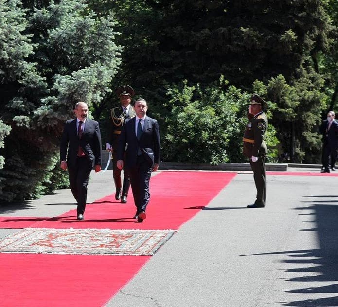 სომხეთის მთავრობის რეზიდენციაში ირაკლი ღარიბაშვილის დახვედრის ოფიციალური ცერემონია გაიმართა