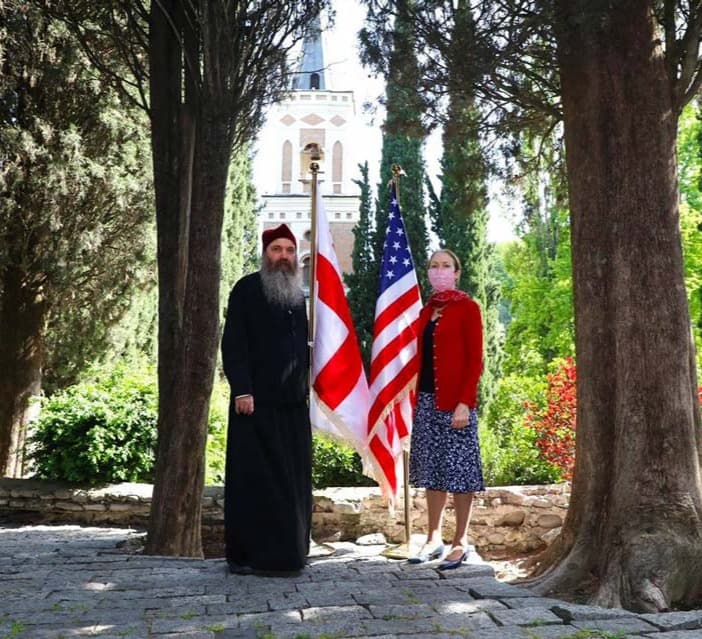 Frontnews image description