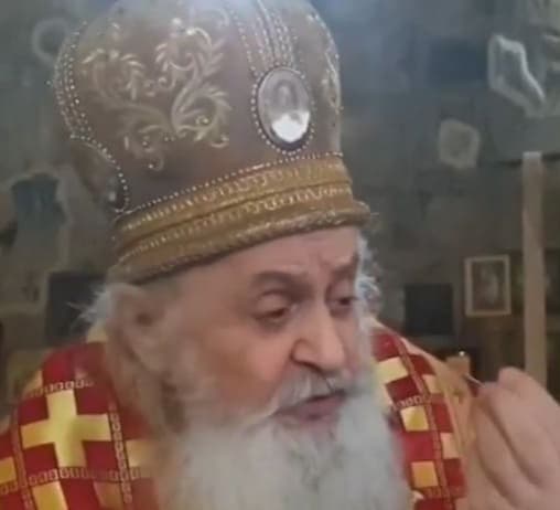 “ვინ უნდა შეამოწმო შე ბრმა, შე ყრუ, კაცს და ქალს ვერ ასხვავებ”