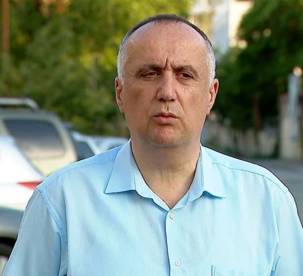 “მე ვიცნობ ამ ადამიანს და ძალიან გული მწყდება, რომ ყოველი დღე უკან და უკან სვლას ვხედავ”