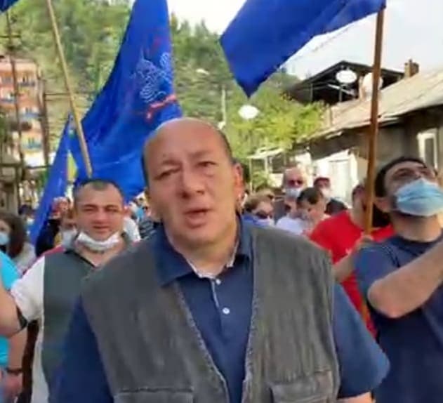“ბორჯომის” გაფიცული თანამშრომლები მსვლელობას მართავენ