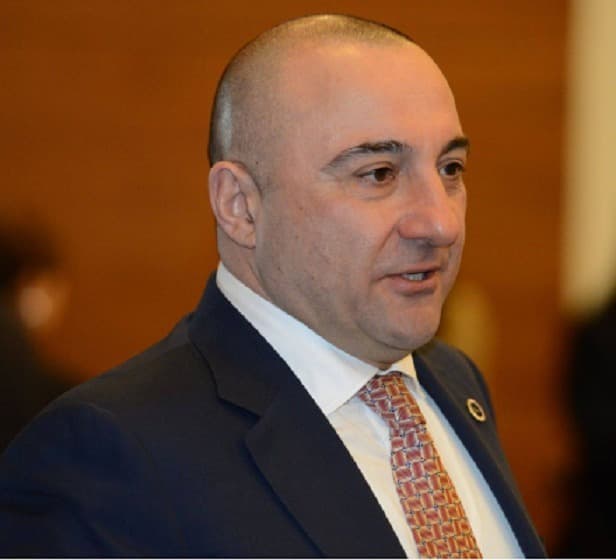 “არ ვაპირებ ფრაქციის შექმნას, უარს ვამბობ ყველანაირ თანამდებობასა და პარლამენტარის ხელფასზე”