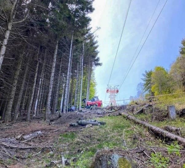Mottarone cable car crash: Italy investigates cause of accident