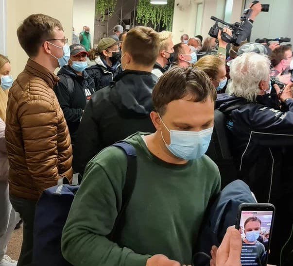 Frontnews image description