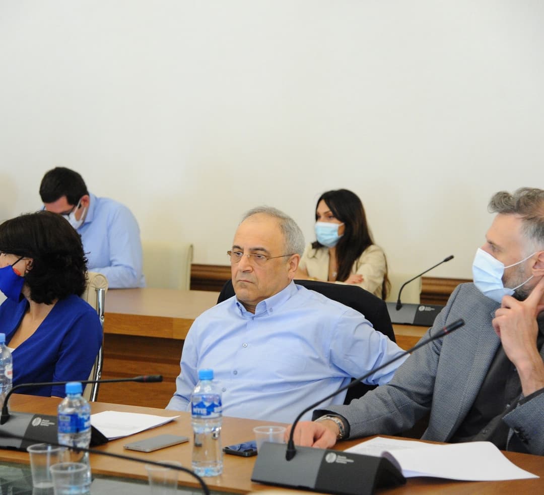 “წინააღმდეგი ვარ თითის ანაბეჭდით იდენტიფიცირების, მშრომელ ადამიანებს შეიძლება, გაუცვდეთ”