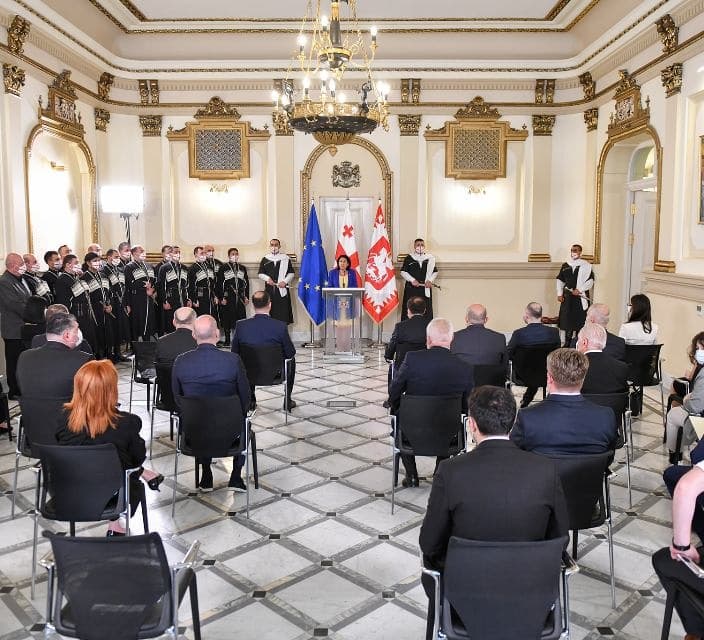 Frontnews image description