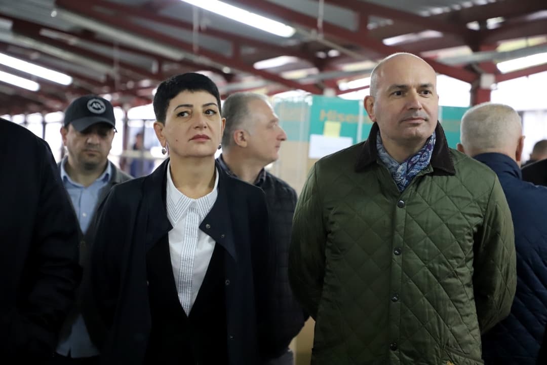 აფხაზეთიდან დევნილ ბენეფიციარებს სამეწარმეო-ეკონომიკური საქმიანობისთვის საჭირო ინვენტარი და მრავალწლიანი მცენარეების ნერგები გადაეცათ