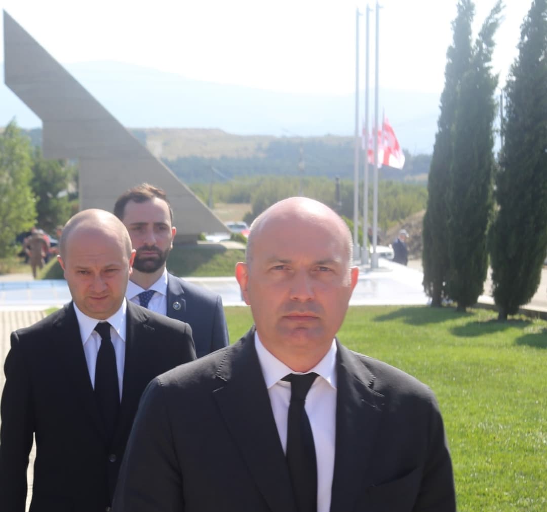 რუსლან აბაშიძემ 2008 წლის აგვისტოს ომის დროს დაღუპული გმირების ხსოვნას პატივი მიაგო