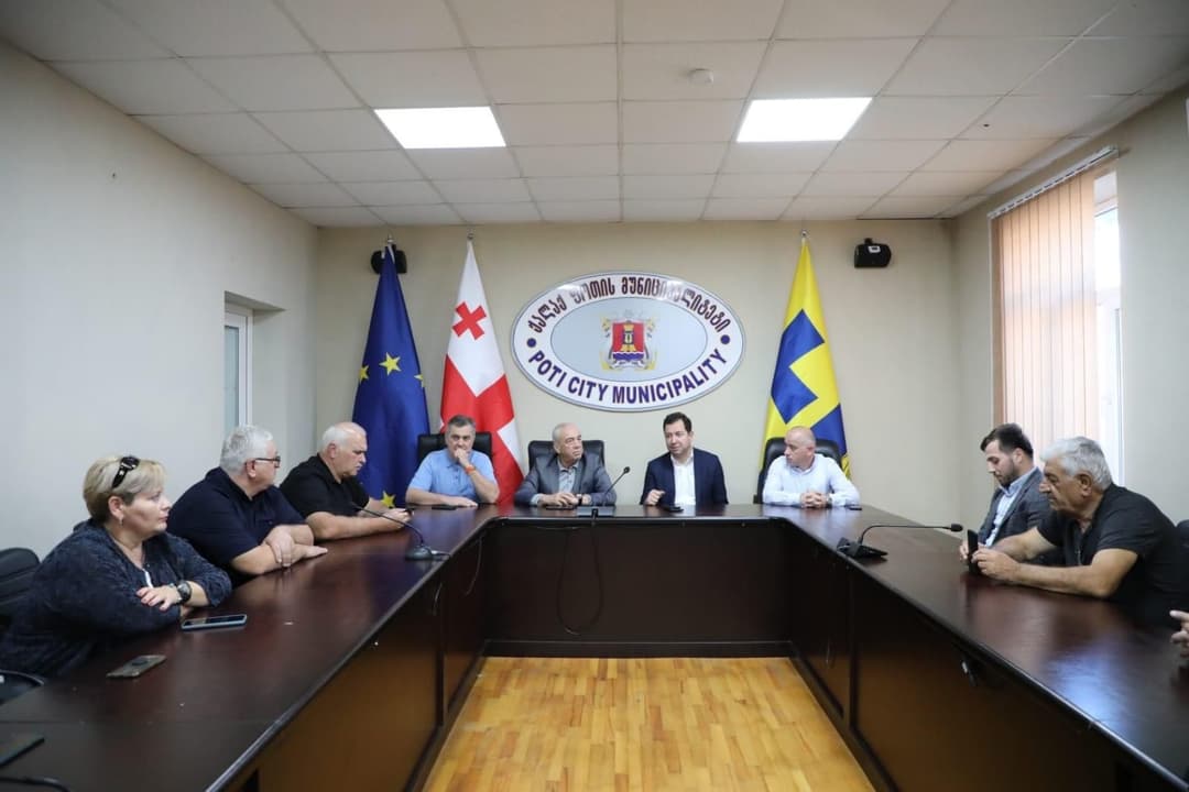 აფხაზეთის ა/რ-ის მთავრობის წარმომადგენლები ზუგდიდისა და ფოთის მუნიციპალიტეტების დევნილთა განსახლების ადგილებში შექმნილ ბინათმესაკუთრეთა ამხანაგობების თავმჯდომარეებს შეხვდნენ