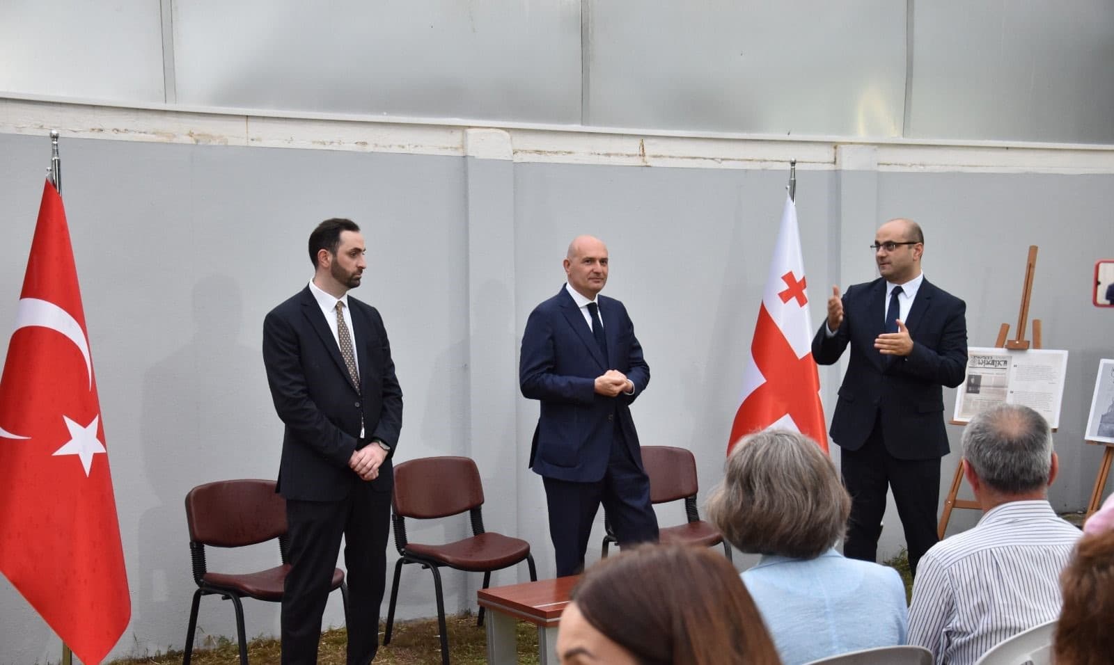 Frontnews image description