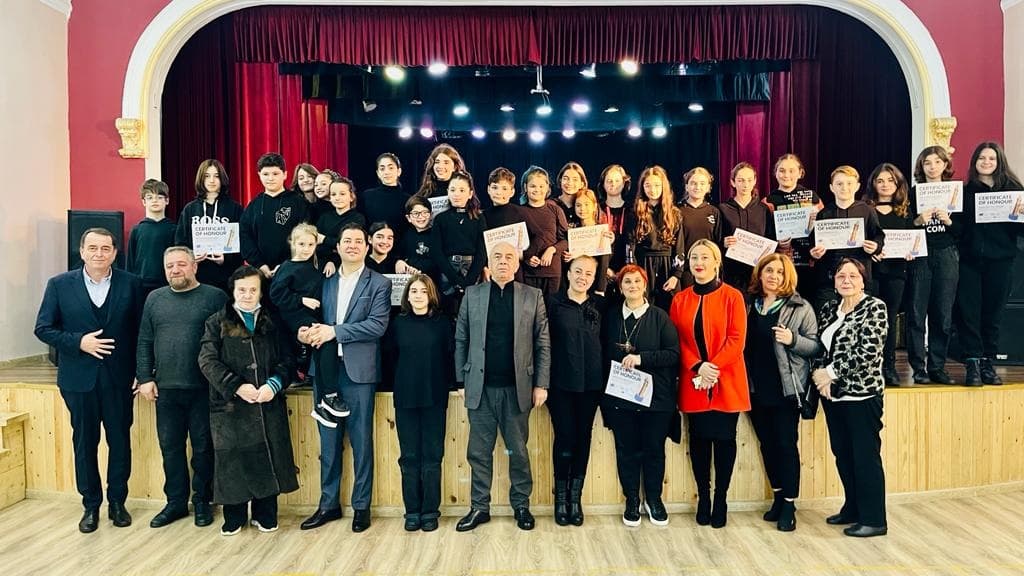 დავით ფაცაცია ბათუმში საგანმანათლებლო წრეებში ჩართულ დევნილ ახალგაზრდებს შეხვდა