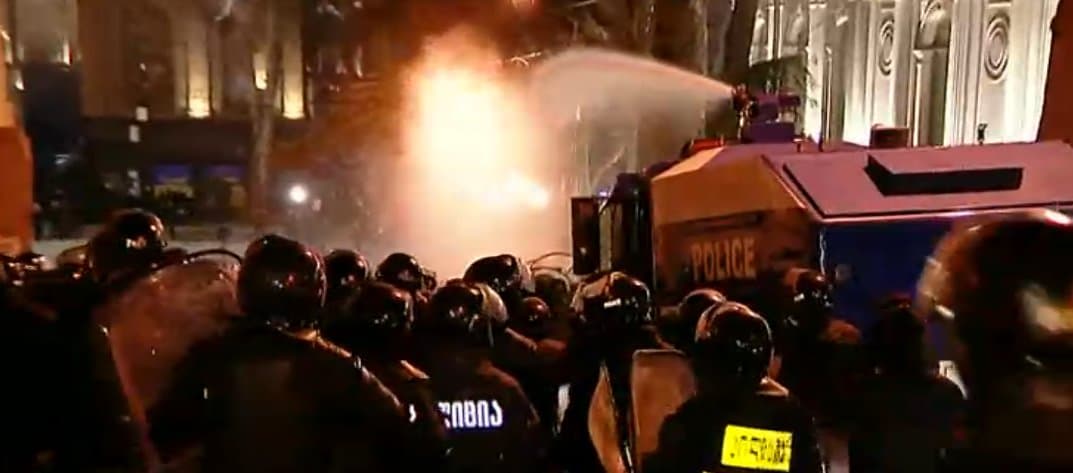 შსს-მ პოლიციელთა კანონიერი მოთხოვნისადმი დაუმორჩილებლობის ბრალდებით კიდევ 10 პირი დააკავა