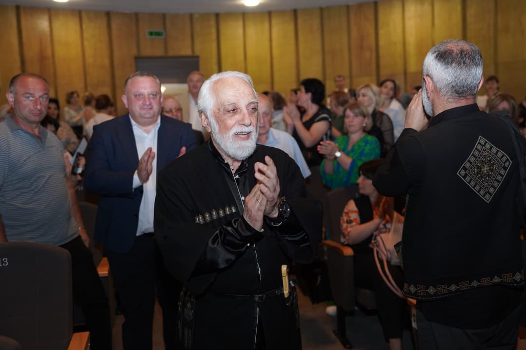 ჭიათურის კულტურის ცენტრში ივანე ჯაფარიძის 80 წლის იუბილესადმი მიძღვნილი ღონისძიება გაიმართა