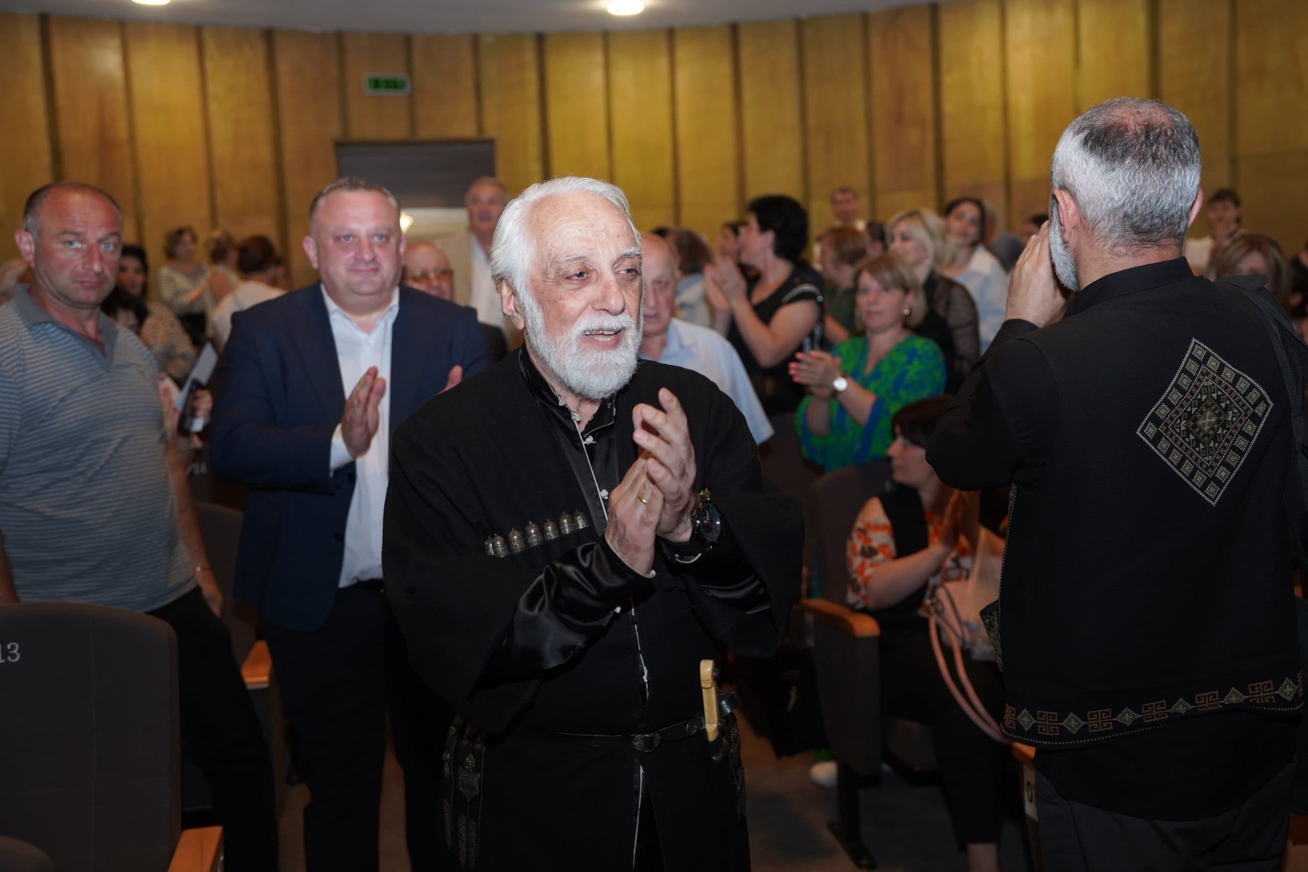 Frontnews image description