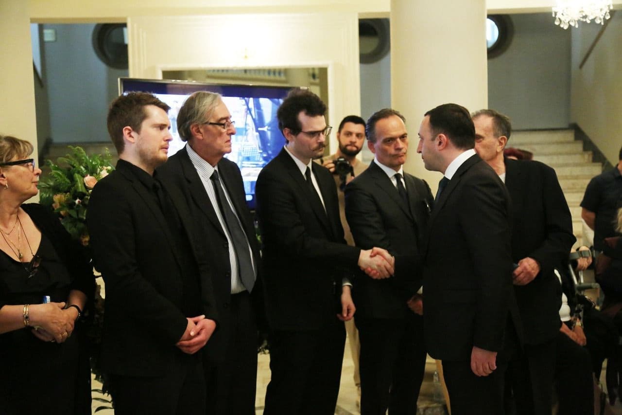 Frontnews image description