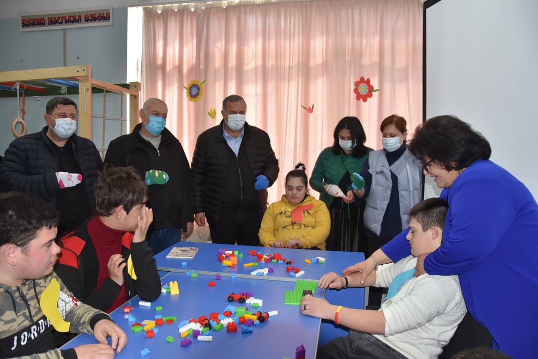 დაუნის სინდრომის საერთაშორისო დღე გენადი ბალანჩივაძემ წყალტუბოს ინკლუზიური ცენტრის აღსაზრდელებს მიულოცა