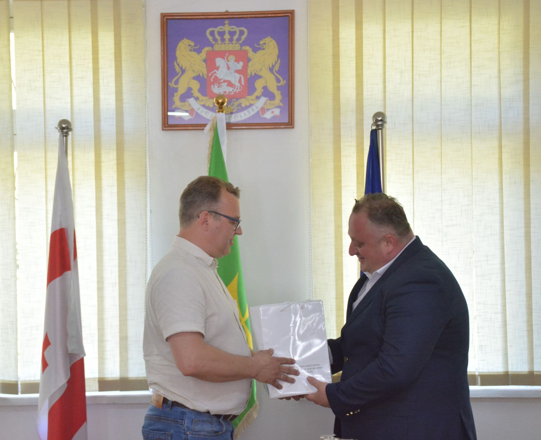 Frontnews image description